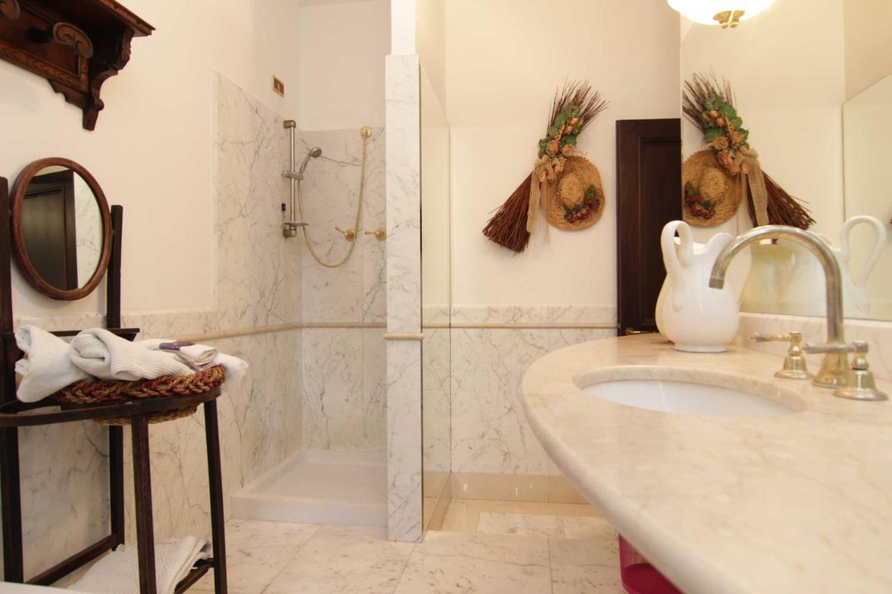 L'Arrocco Bed And Breakfast Marina Di Carrara Exterior photo